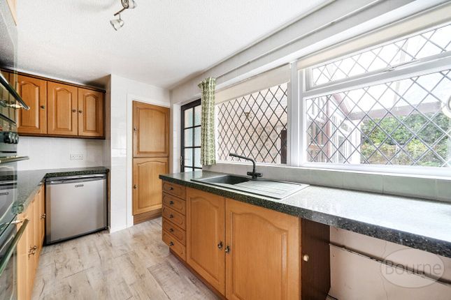 16, Gloucester Close, Petersfield photo 3