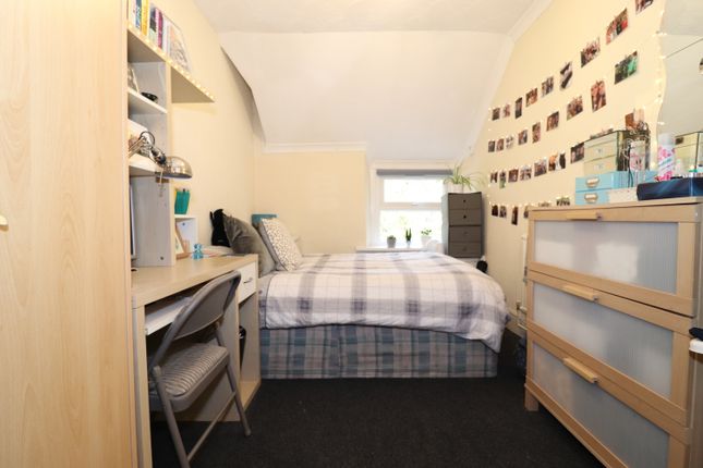 Flat C, 16, Llanbleddian Gardens, Cardiff photo 4