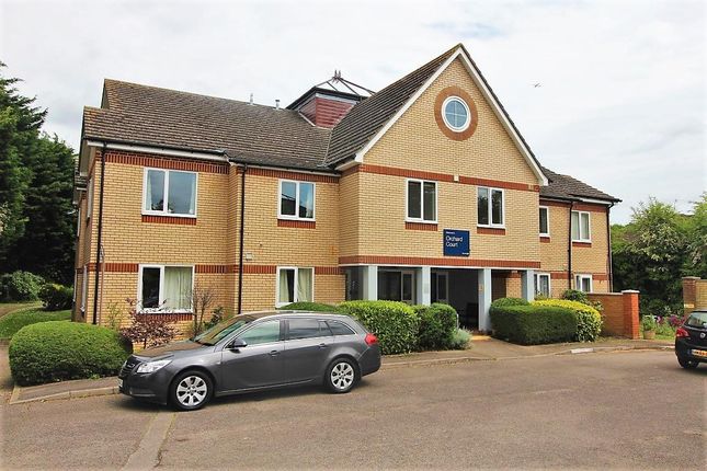 Flat for sale in Orchard Court, Reading