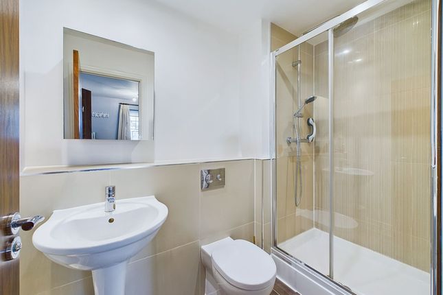 Flat for sale in Whitchurch Lane, Edgware