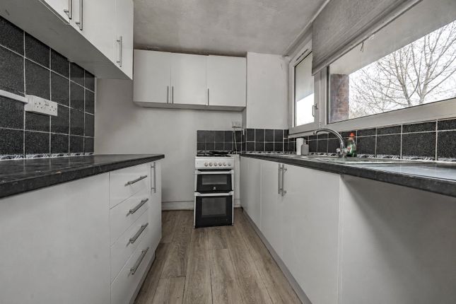 30, Shawford Court, Roehampton photo 2