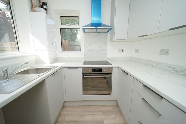 7, Russell Road, Bedfordshire photo 3