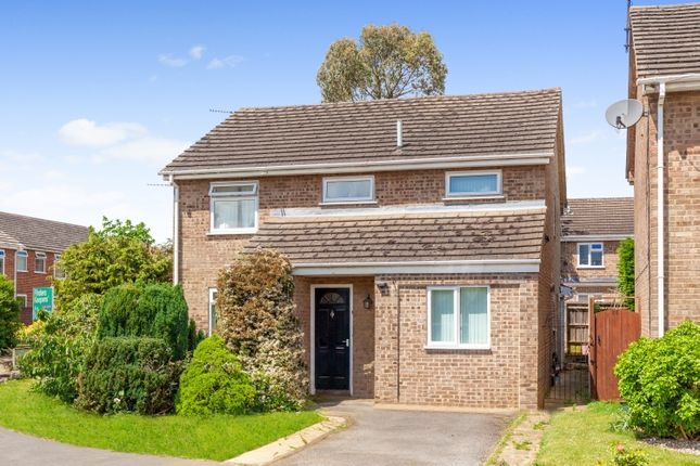 Thumbnail Detached house to rent in Fair Close, Bicester