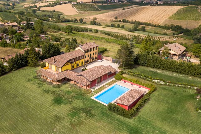 Thumbnail Country house for sale in Via Cesare Battisti, Penango, Piemonte