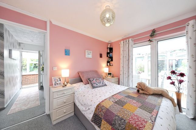 6, Oakfield Court, Stanley Common, Ilkeston photo 3