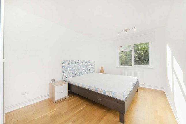 Flat 29, Totland House, 2, Vermont Road, London photo 3