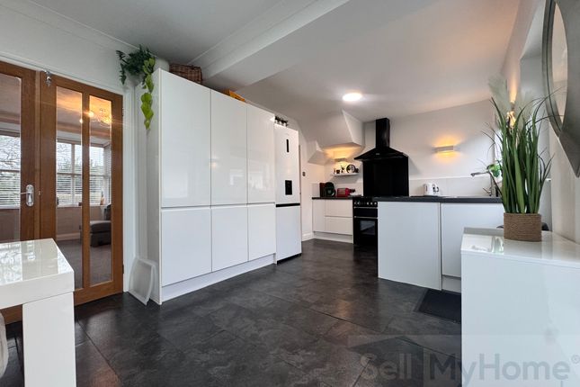 8 Wray Crescent, Preston photo 4