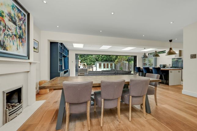 33, The Woodlands, Surrey photo 4
