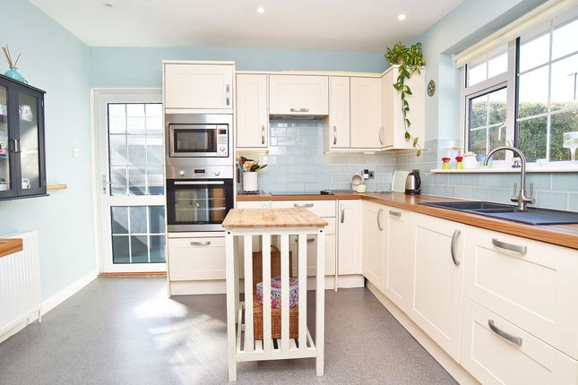 2 Rossett Holt Drive, Harrogate photo 3