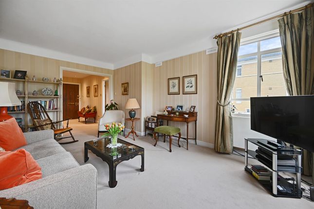 24 Harrow Lodge, St. John's Wood Road, London photo 2
