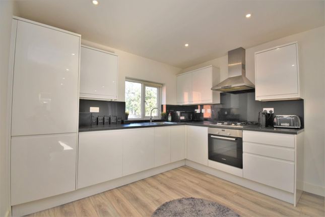 Flat 3, 236a,, Swakeleys Road, Ickenham photo 4