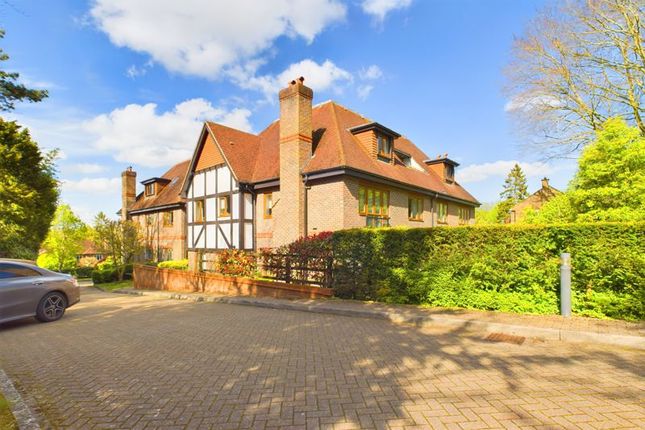 Flat for sale in The Avenue, Tadworth