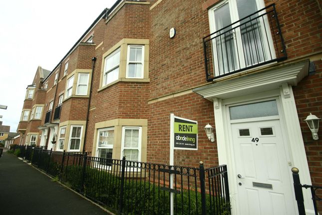 Thumbnail Town house to rent in Featherstone Grove, Gosforth, Newcastle Upon Tyne