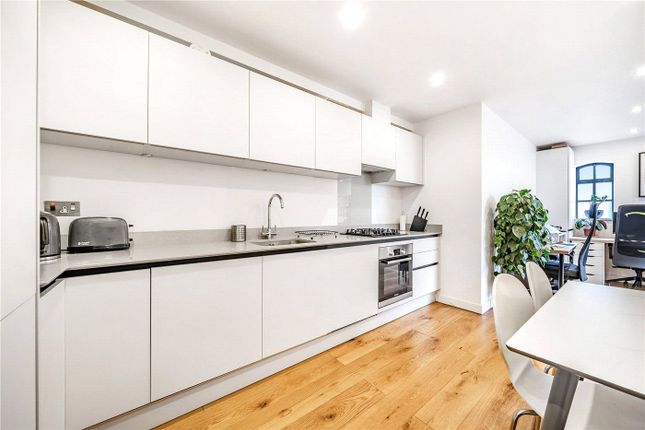 Flat for sale in Hatcham Park Mews, New Cross, London