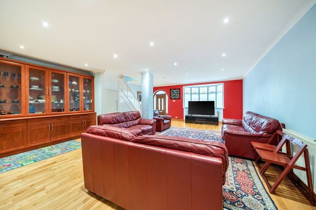1, Alderney Gardens, Northolt photo 2