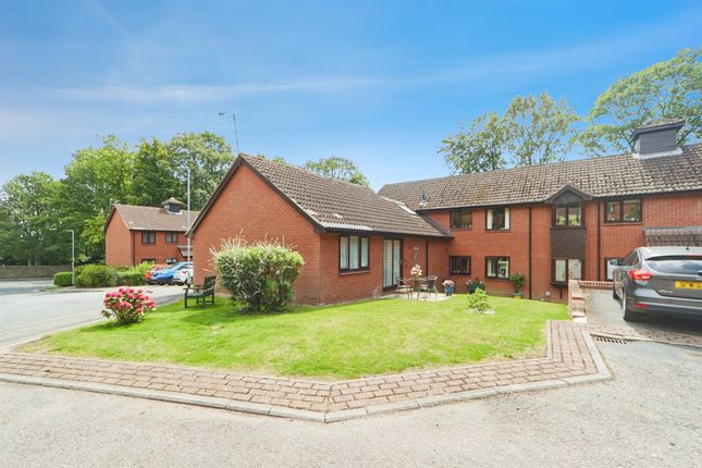 15, Maple Croft, LEEDS photo 2