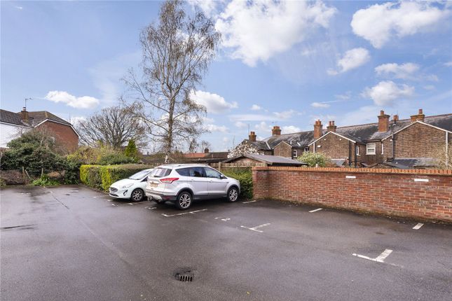 Flat for sale in Robyns Way, Edenbridge, Kent