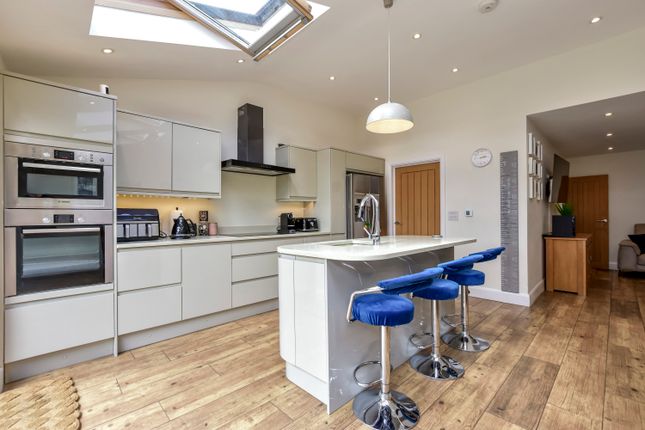 14, Holtsmere Close, Watford photo 3