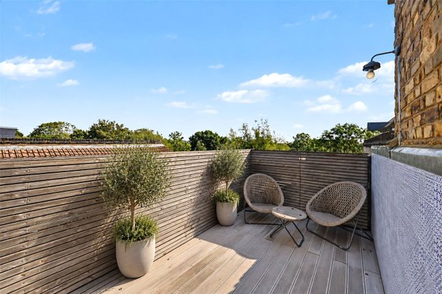 127b, Clifford Gardens, London photo 4