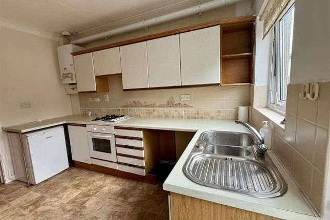 15, Ashgrove, Llanelli photo 3