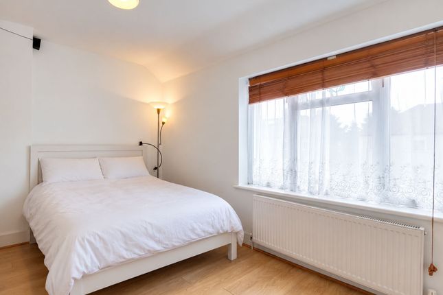 Goresbrook Road, London photo 2