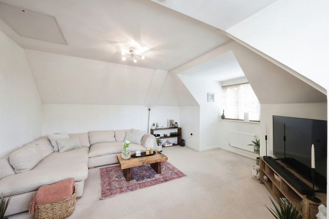 Flat for sale in Burrow Close, Watford