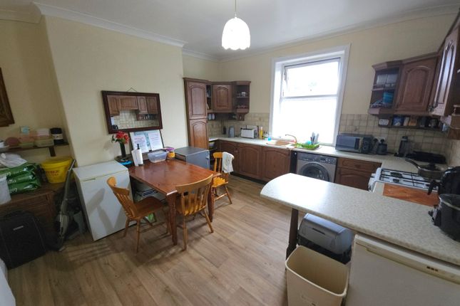 4, Springhurst Road , Shipley photo 2