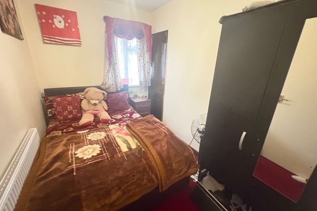 36 Norman Avenue, Feltham photo 5