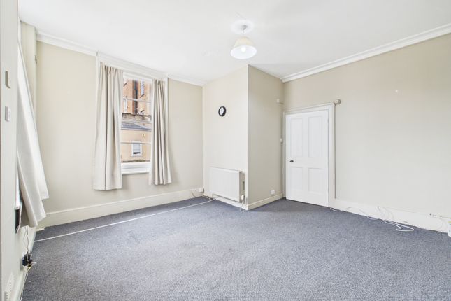 Flat 3, 6 Lansdown Terrace, Cheltenham photo 2