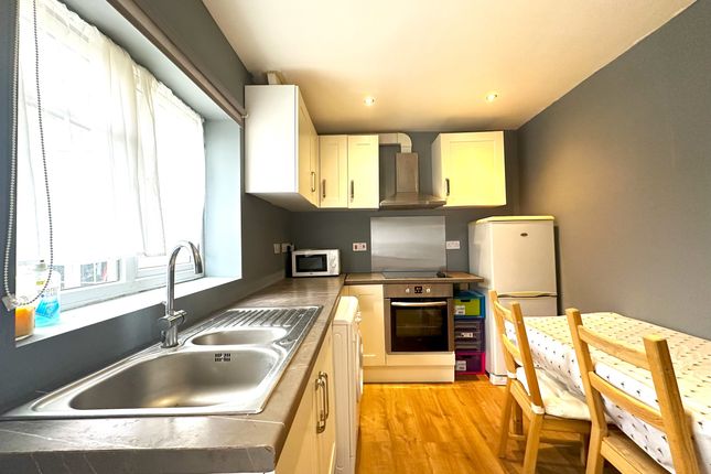 161 Southend Arterial Road, Hornchurch photo 4