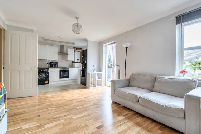 Glandford Way, RM6 4UJ, Romford photo 3