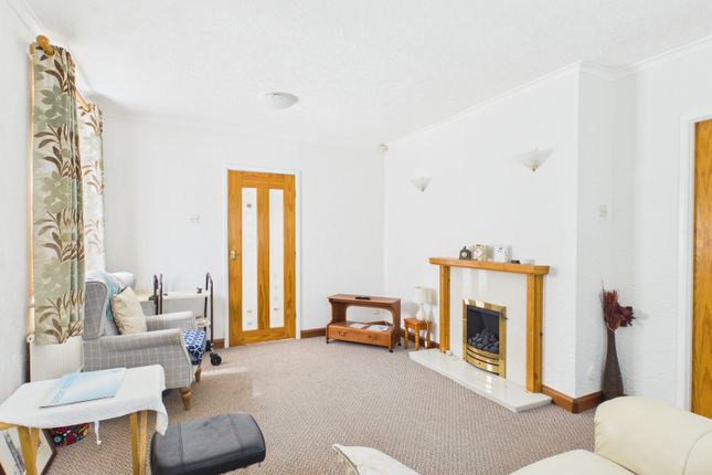 8, HOLLY BANK RISE, DUKINFIELD photo 4