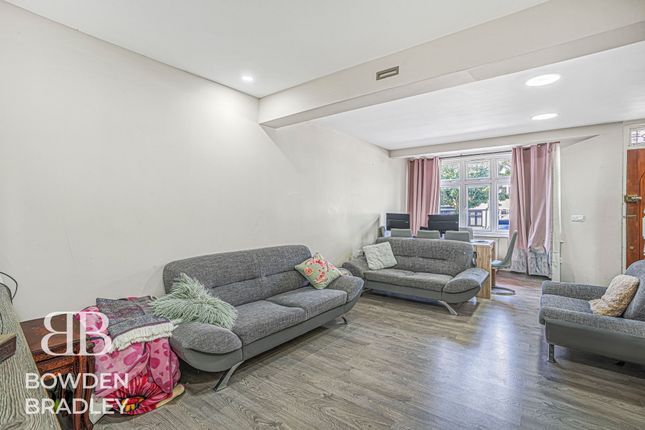 58 Uplands Road, Woodford Green photo 4