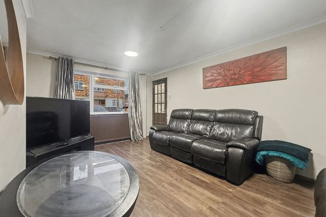 28 Magnolia Street, West Drayton photo 3