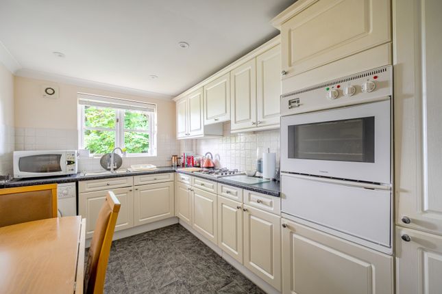 Flat 6 Ruxley Court,, West Hill Road, Surrey photo 4
