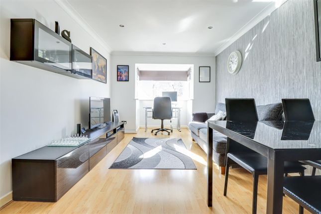 Flat 7, 153, Manchester Drive, Leigh-On-Sea photo 2