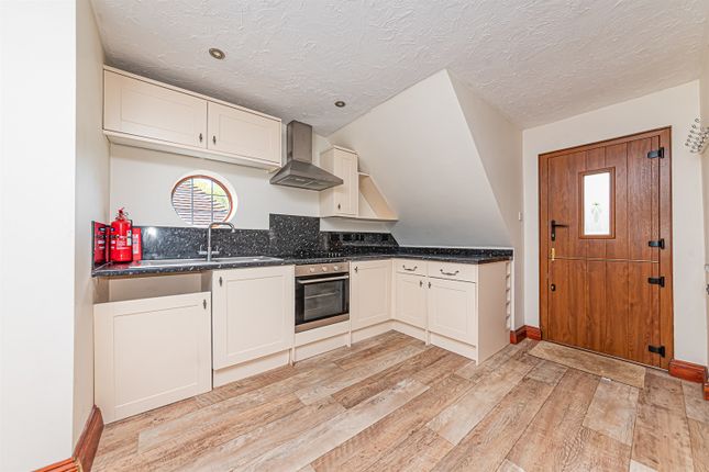 The Flat, Amberlea, New Mill Road Eversley, Hook photo 4