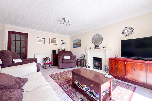 5, Hayes Close, Leek photo 3