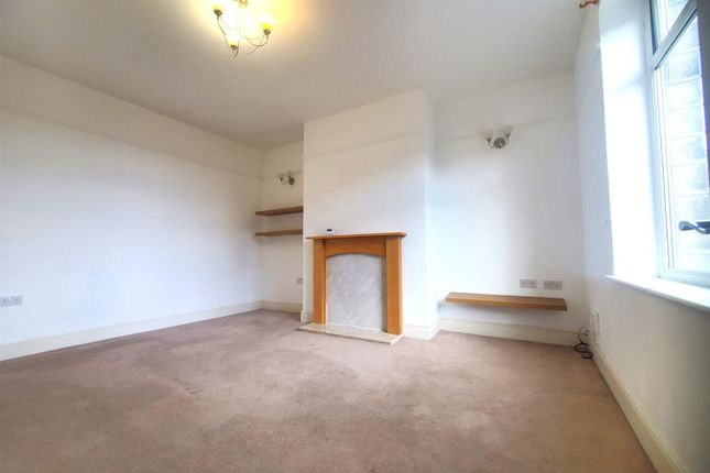 401, Blackmoorfoot Road, Huddersfield photo 5
