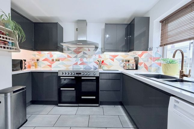 5, Oriel Way, Great Yarmouth photo 2