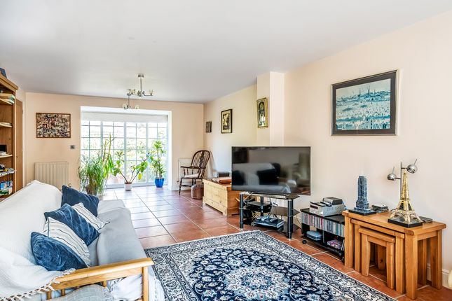 4 Winterbourne Mews, Oxted photo 2