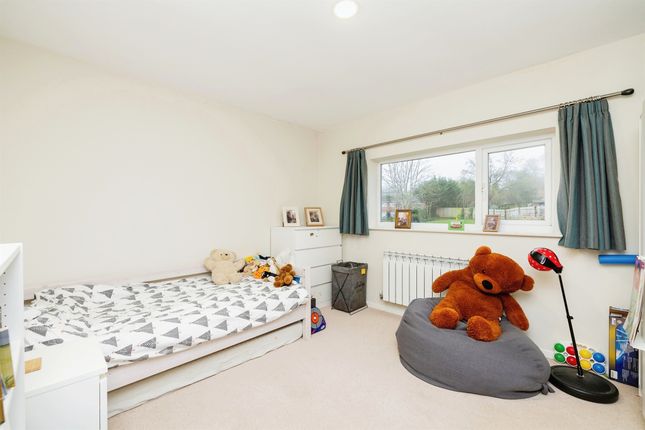 Flat for sale in Western Crescent, Banbury