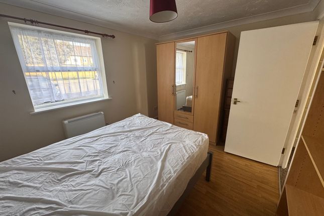 46, Burns Avenue, Romford photo 5