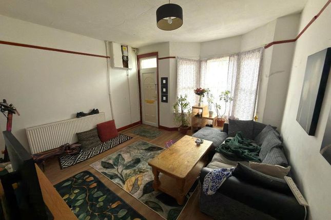 67, Clarendon Road, Luton photo 2