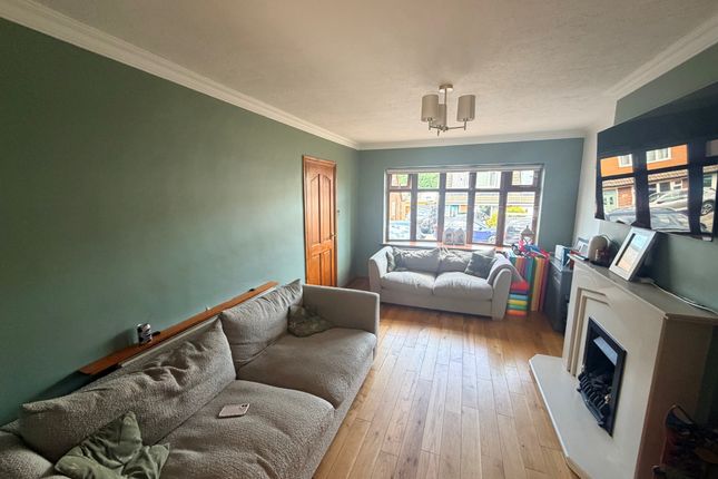 31, Kenmore Road, Cleckheaton photo 2