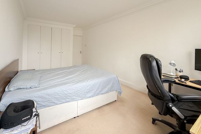 4rty.1, River Court, London photo 4