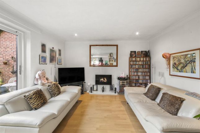 24, Rodmell Close, Hayes photo 4