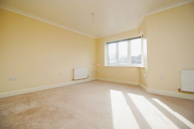 Flat to rent in Kestrel Road, Chatham