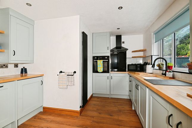 Tudux, 22, Drake Avenue, Sheerness photo 4