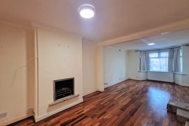 5, Ennismore Avenue, Greenford photo 3
